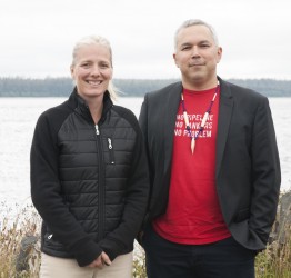 Catherine McKenna and Council of Haida Nation Pres. Kil tlaats ‘gaa Peter Lantin