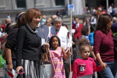 Cindy Blackstock, with children, on their way to plant hearts at Rideau Hall 
