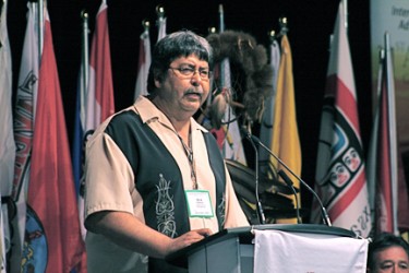 Chief Rick Simon reports to delegates at AFN